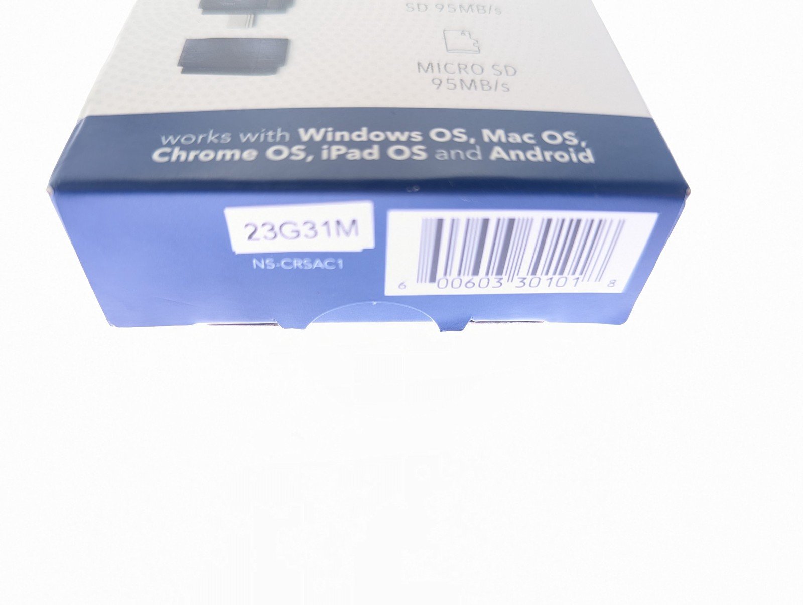 Insignia USB-C usb to SD microSD Memory Card Reader NS-CRSAC1 3 Insignia USB-C usb to SD microSD Memory Card Reader NS-CRSAC1 - Image 3