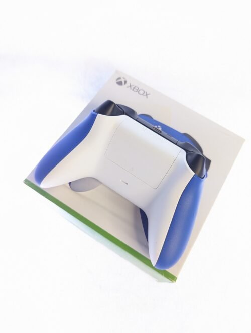 Microsoft QAU-00001 Wireless Controller for Xbox Series X/S - Shock Blue - Image 3