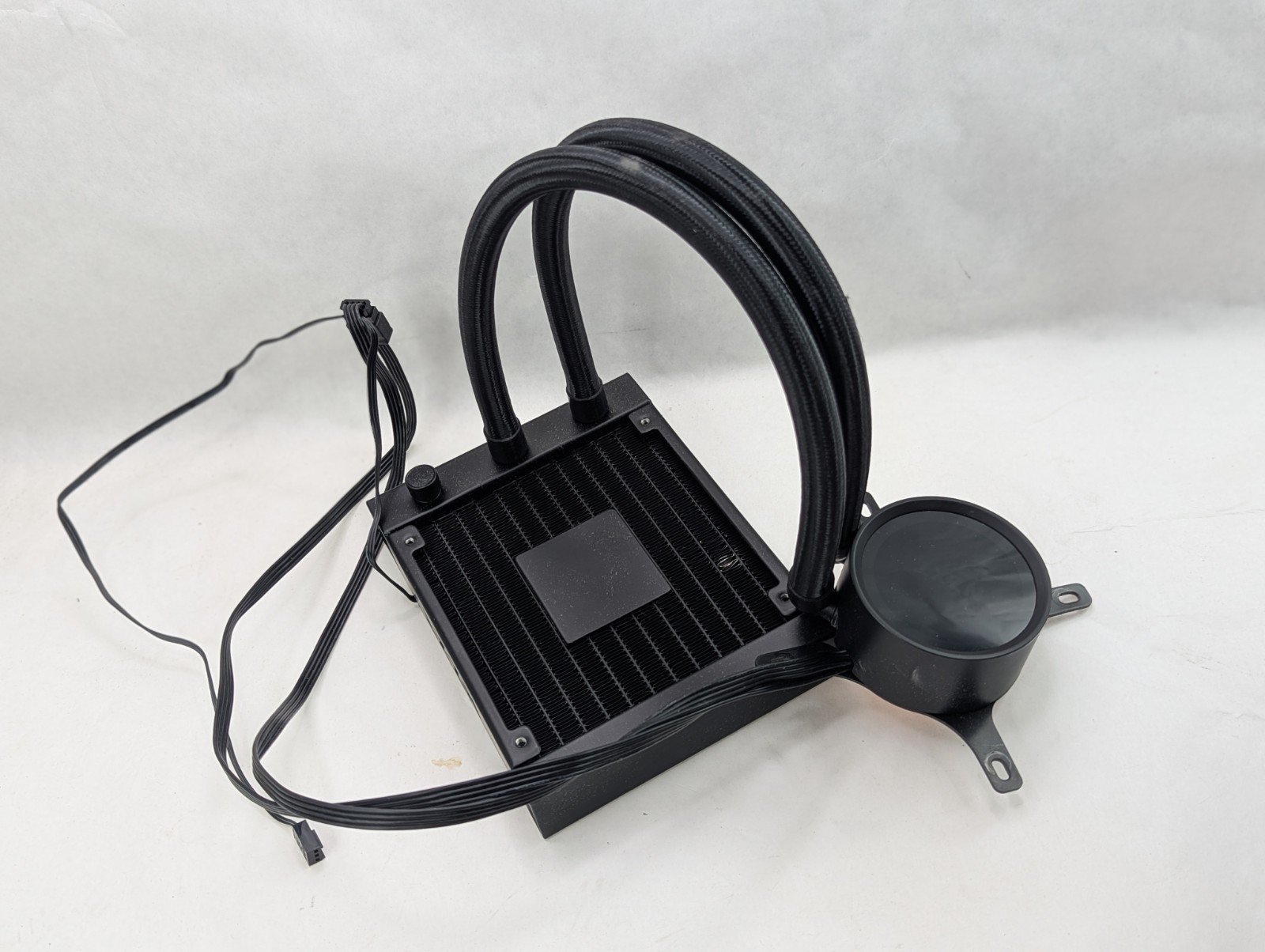 NZXT - Kraken 120 (RL-KR120-B1) 120mm Cooler with RGB (UNIT ONLY - NO MOUNTS) 3 NZXT - Kraken 120 (RL-KR120-B1) 120mm Cooler with RGB (UNIT ONLY - NO MOUNTS) - Image 3