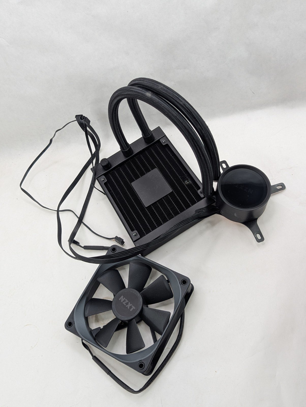 NZXT - Kraken 120 (RL-KR120-B1) 120mm Cooler with RGB (UNIT ONLY - NO MOUNTS) 4 NZXT - Kraken 120 (RL-KR120-B1) 120mm Cooler with RGB (UNIT ONLY - NO MOUNTS) - Image 4